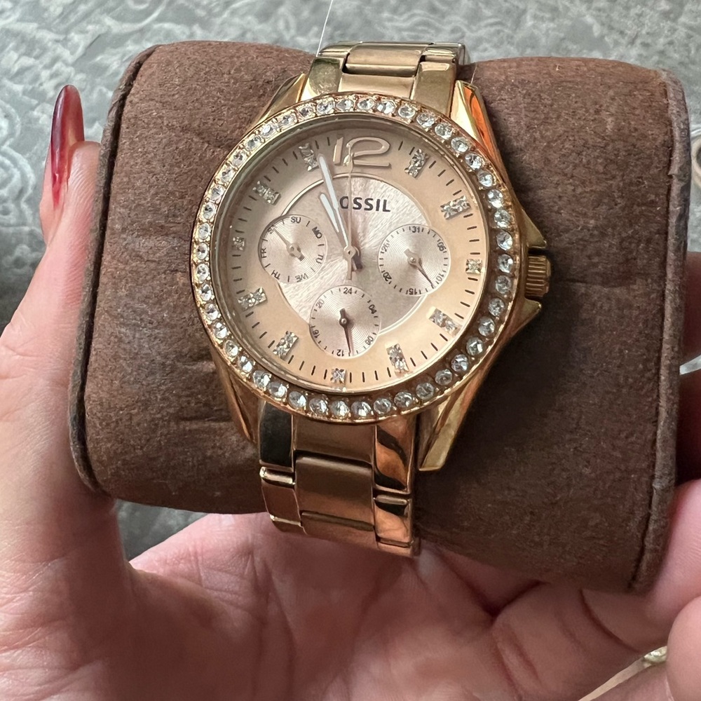 FOSSIL ROSE GOLD WATCH - Picture 3 of 3